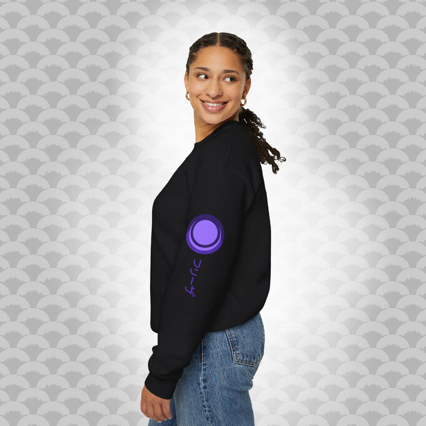 Modelo de la Sudadera Frío Imperial variante negra"Frío Oscuro" de lado